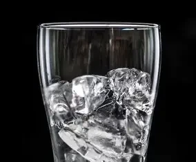 Mineral + Cup + Ice + Sedotan